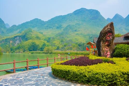 <b>巴马百鸟岩•百魔洞•长寿村 纯玩一日游【豪华包车游】</b>