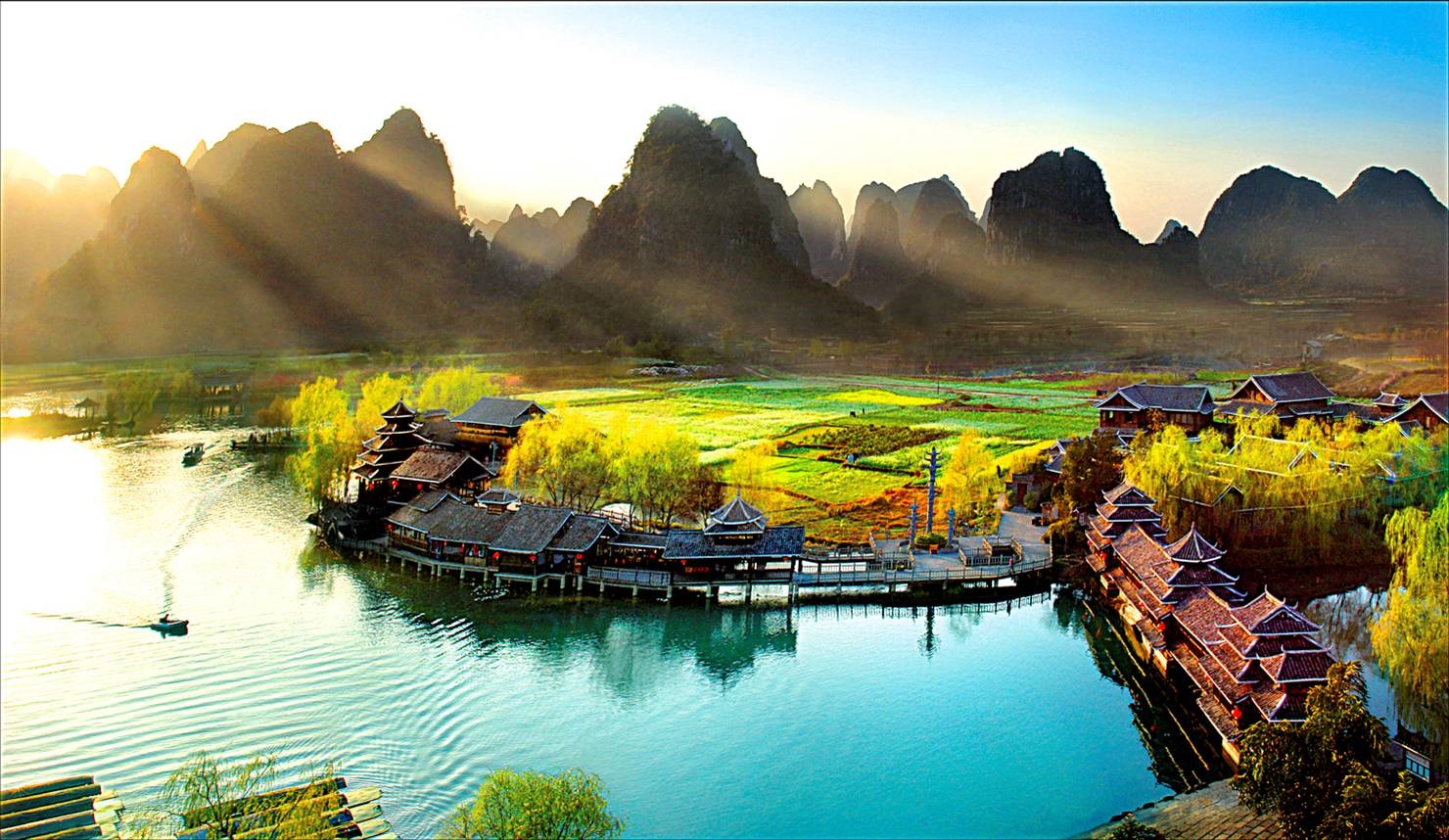 <b>【小包团-全景4天游】桂林象鼻山•漓江阳朔•相公山•印象刘三姐•遇龙河竹筏4天3晚游</b>