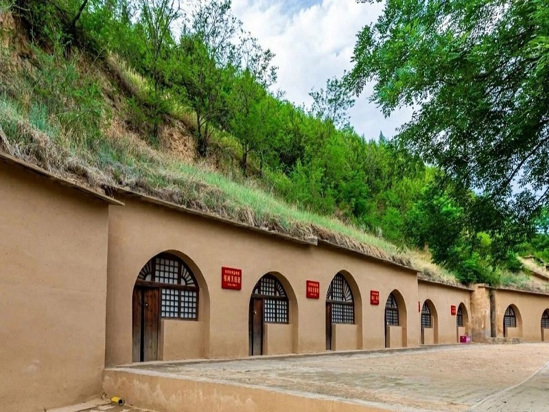 西安•黄帝陵•壶口瀑布•延安•杨家岭•延安革命纪念馆•兵马俑•华清宫•大唐不夜城•大慈恩寺•大雁塔 双飞5天4晚游【走读陕北】